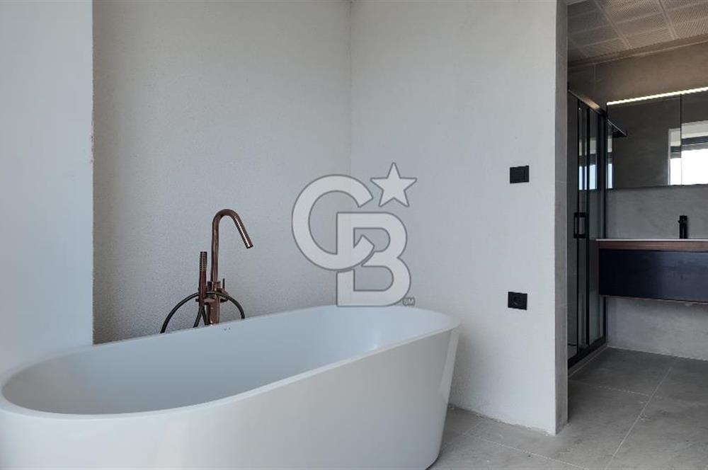 Çandarlı’da Satılık Havuzlu Asansorlu Villa