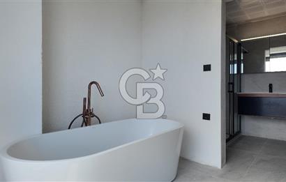 Çandarlı’da Satılık Havuzlu Asansorlu Villa