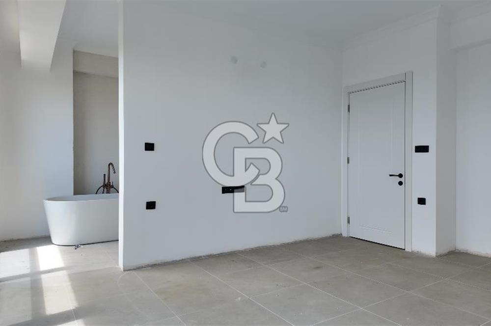 Çandarlı’da Satılık Havuzlu Asansorlu Villa