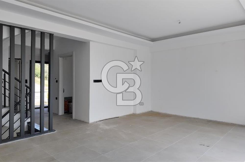 Çandarlı’da Satılık Havuzlu Asansorlu Villa