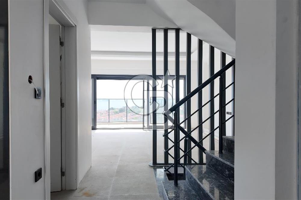 Çandarlı’da Satılık Havuzlu Asansorlu Villa