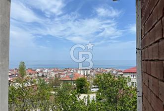 YAKAKENT MERKEZ'DE SATILIK 3 KATLI VİLLA