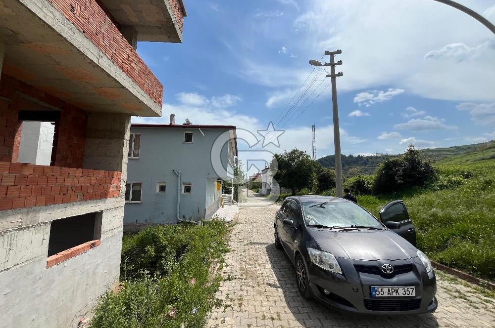 YAKAKENT MERKEZ'DE SATILIK 3 KATLI VİLLA