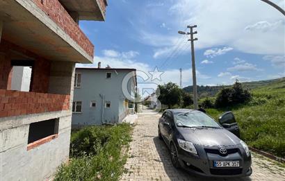 YAKAKENT MERKEZ'DE SATILIK 3 KATLI VİLLA