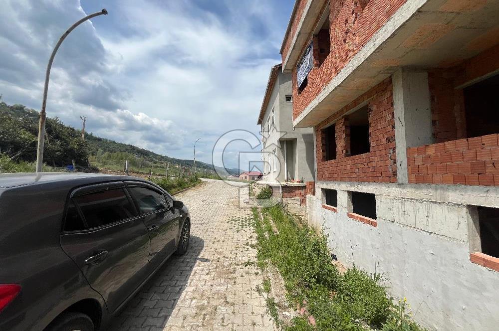 YAKAKENT MERKEZ'DE SATILIK 3 KATLI VİLLA