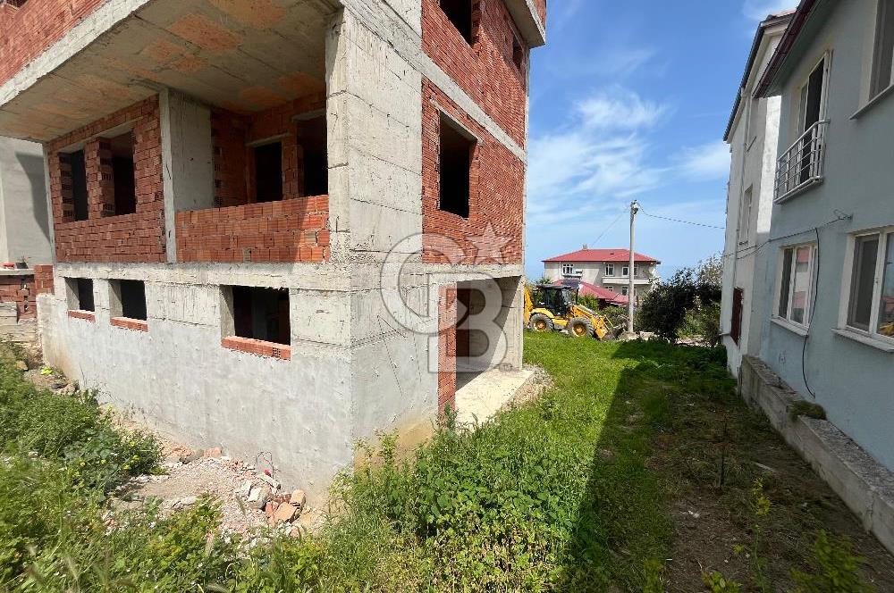 YAKAKENT MERKEZ'DE SATILIK 3 KATLI VİLLA