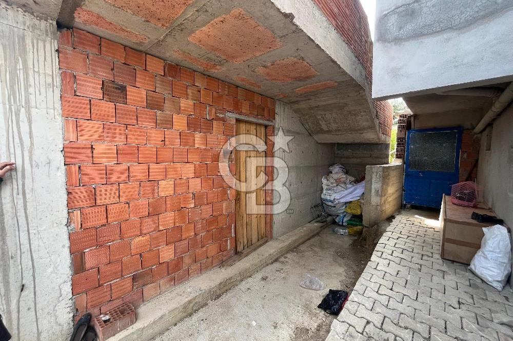 YAKAKENT MERKEZ'DE SATILIK 3 KATLI VİLLA