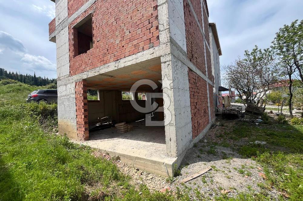 YAKAKENT MERKEZ'DE SATILIK 3 KATLI VİLLA