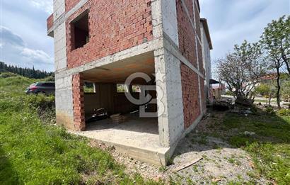 YAKAKENT MERKEZ'DE SATILIK 3 KATLI VİLLA