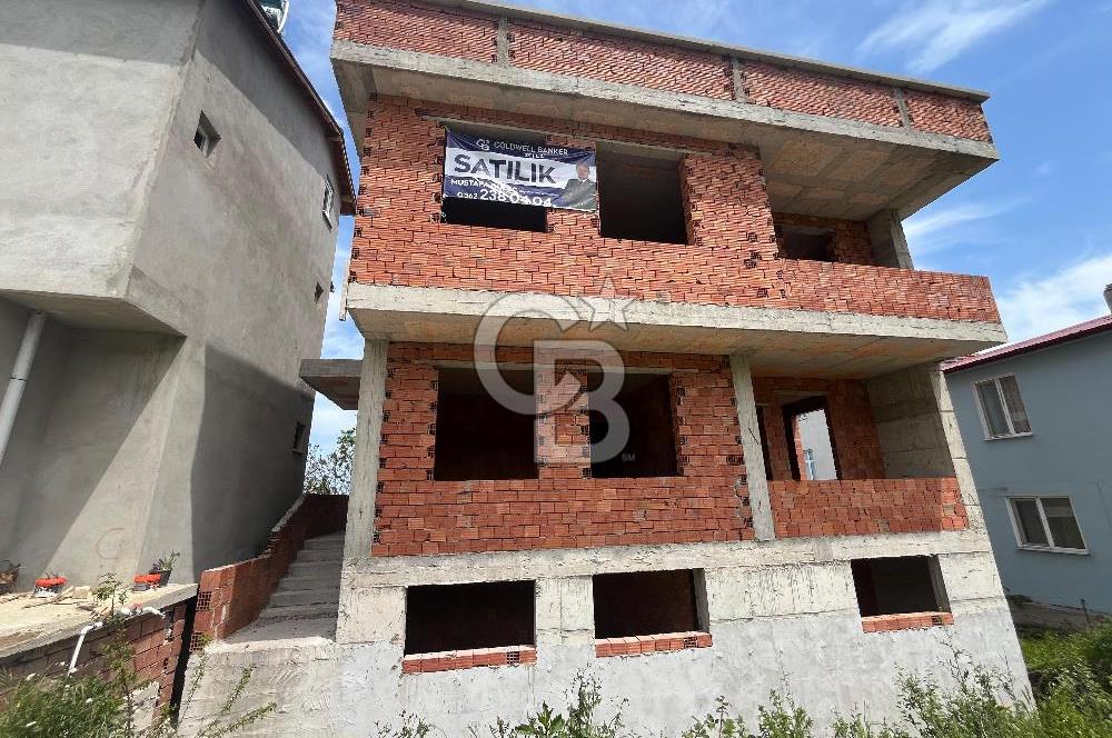 YAKAKENT MERKEZ'DE SATILIK 3 KATLI VİLLA