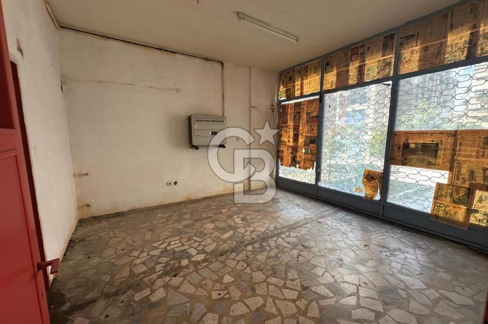 İçerenköy Merkezde Satılık Boş Dükkan