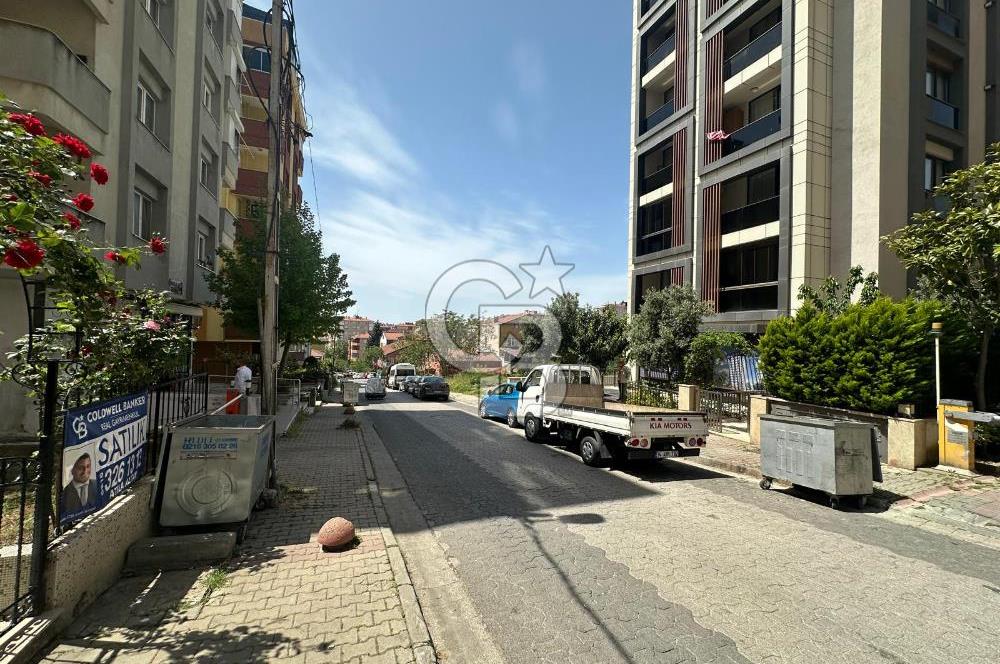 İçerenköy Merkezde Satılık Boş Dükkan