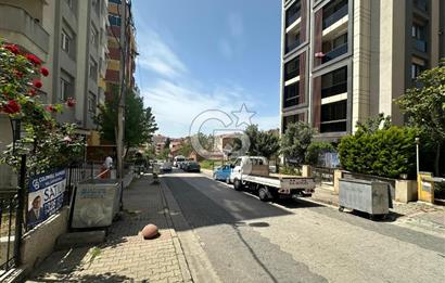 İçerenköy Merkezde Satılık Boş Dükkan