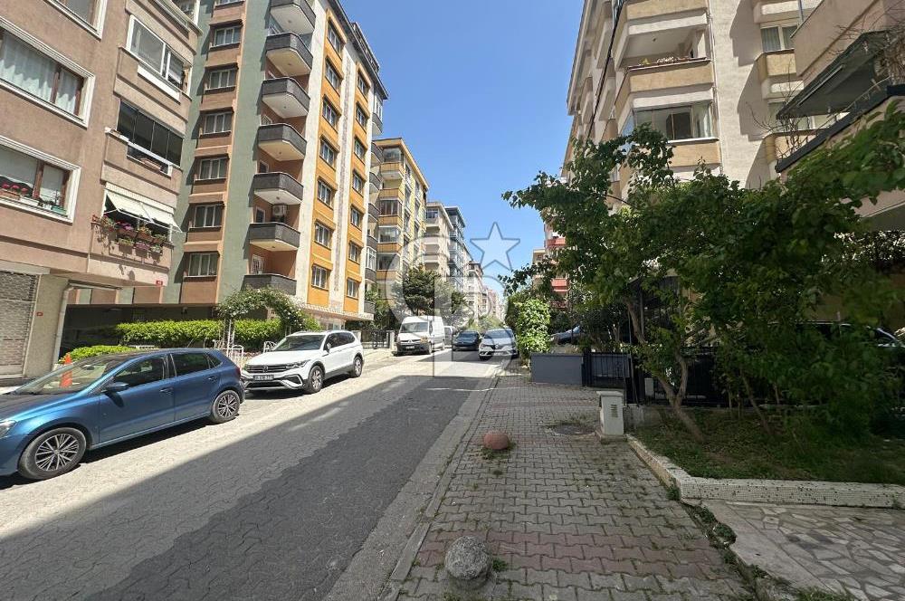 İçerenköy Merkezde Satılık Boş Dükkan