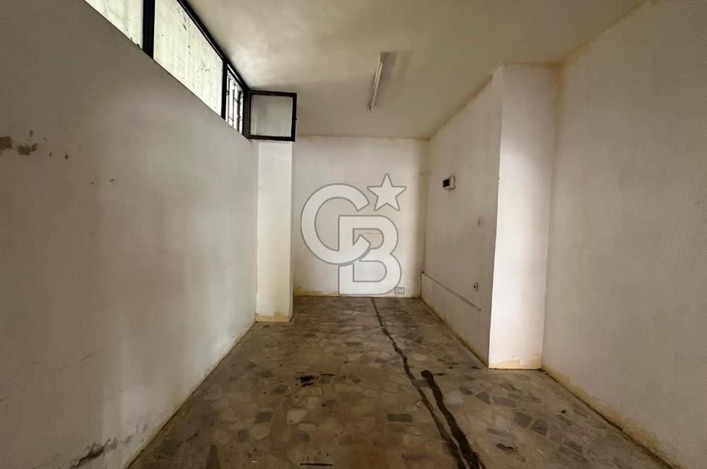 İçerenköy Merkezde Satılık Boş Dükkan