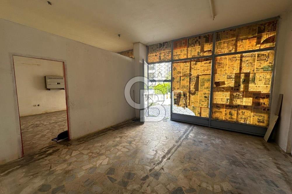İçerenköy Merkezde Satılık Boş Dükkan