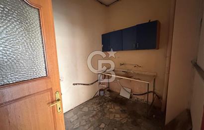 İçerenköy Merkezde Satılık Boş Dükkan