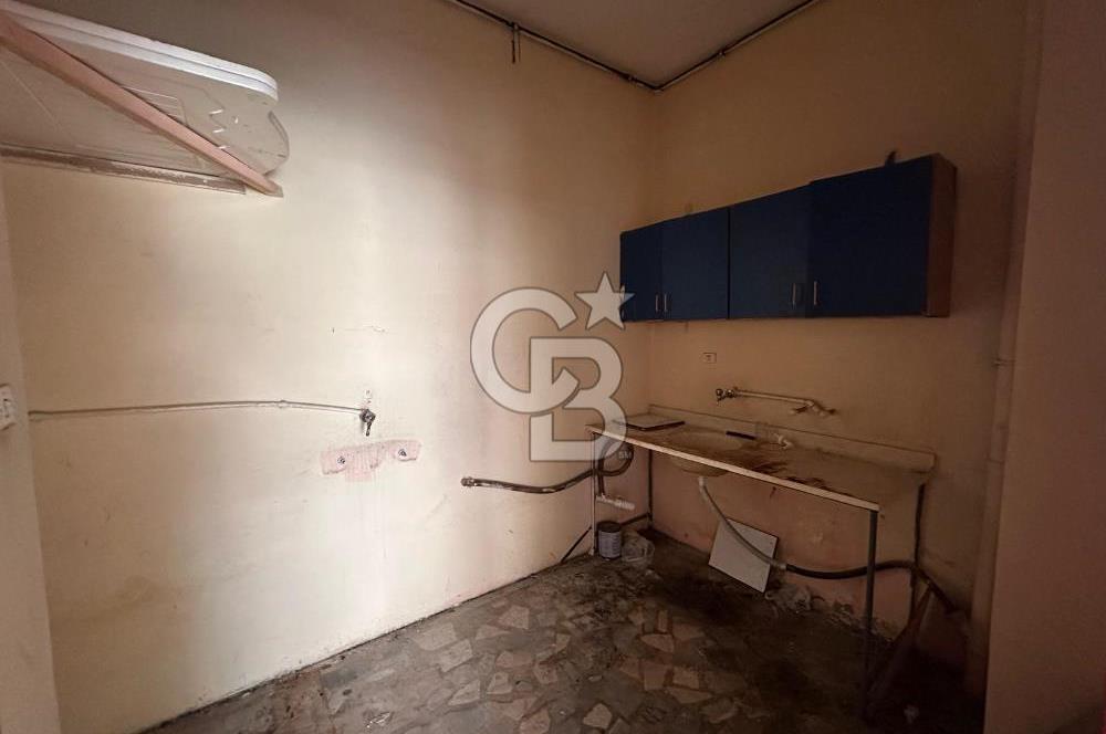 İçerenköy Merkezde Satılık Boş Dükkan