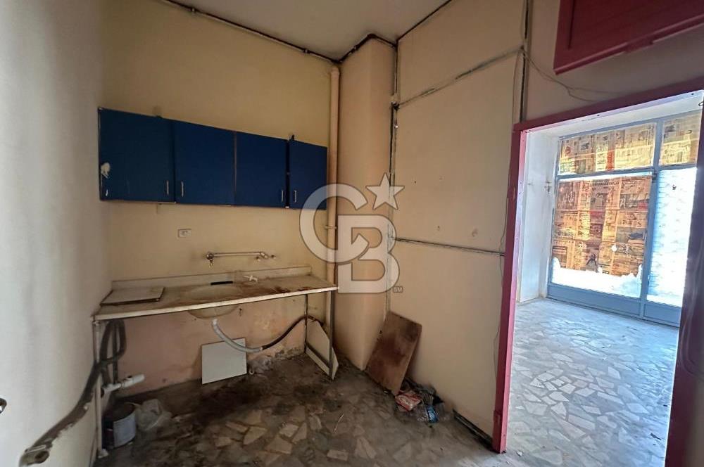 İçerenköy Merkezde Satılık Boş Dükkan