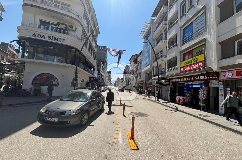 ŞEHRİN EN İŞLEK CADDESİNDE KÖŞEBAŞI KONUMUNDA SATILIK İŞYERİ