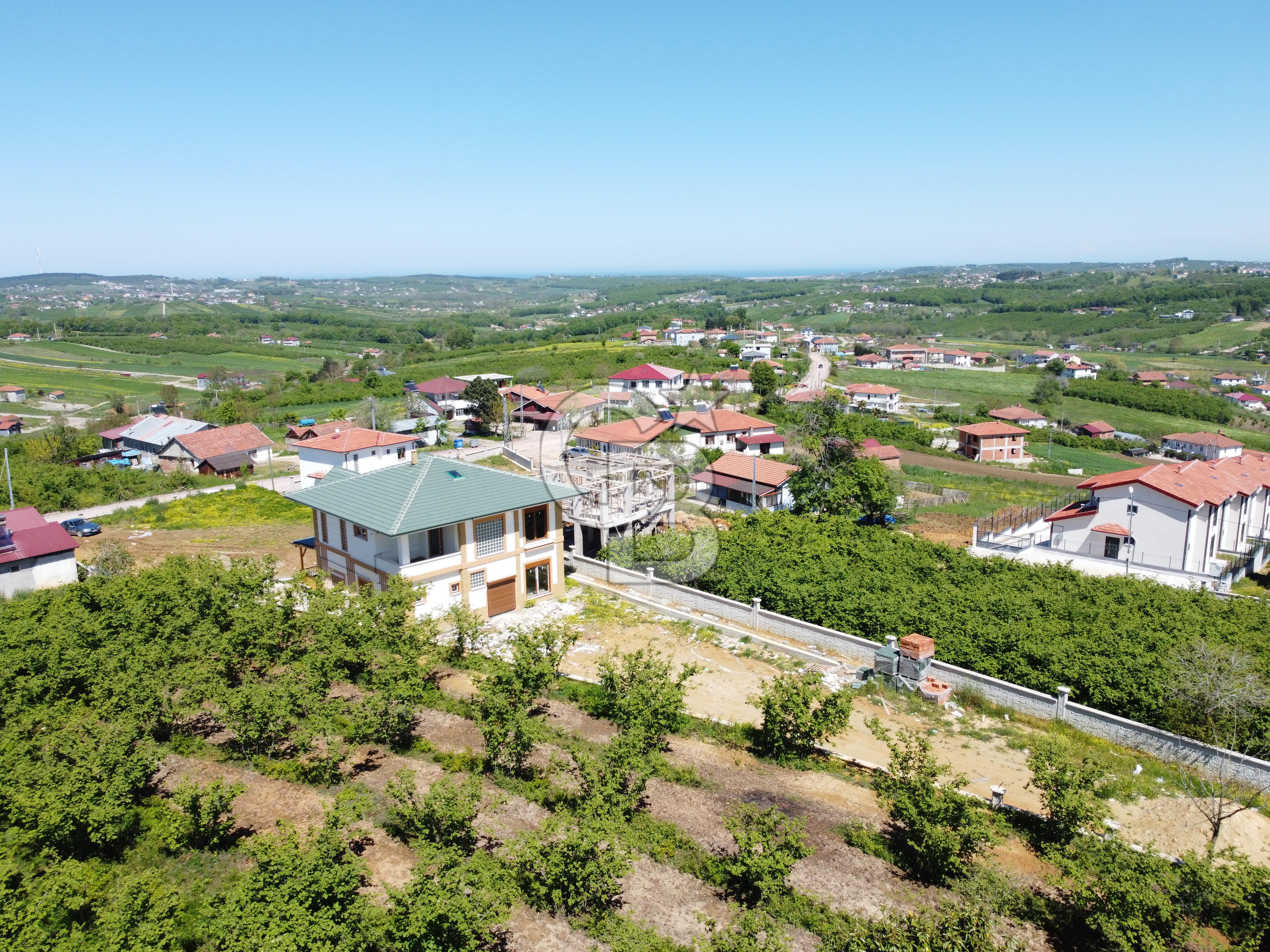 Kandırada Ana Yol Üzeri Satılık 1800m² Arsa İçinde Satılık Villa