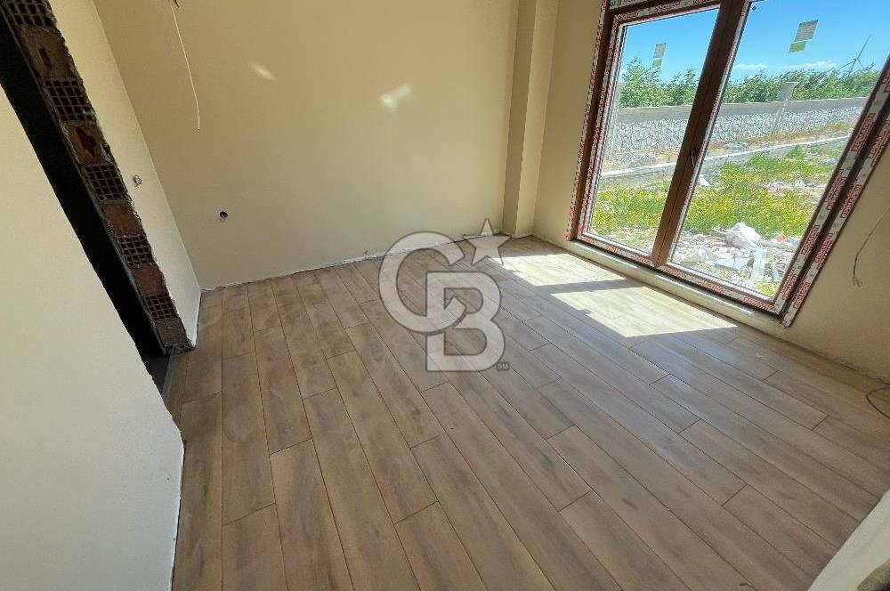 Kandırada Ana Yol Üzeri Satılık 1800m² Arsa İçinde Satılık Villa