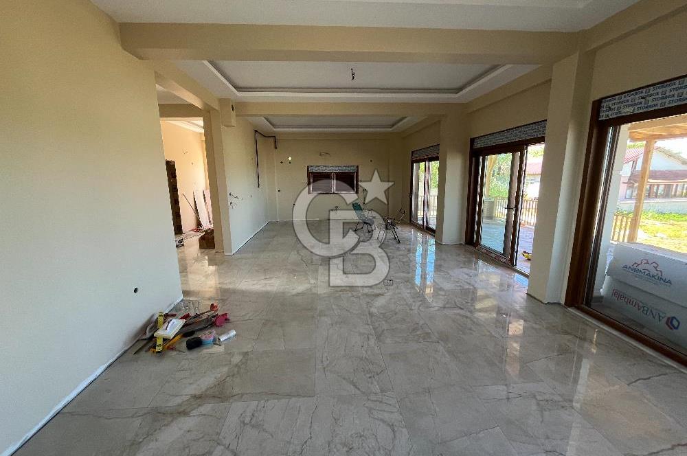 Kandırada Ana Yol Üzeri Satılık 1800m² Arsa İçinde Satılık Villa