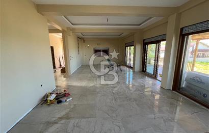 Kandırada Ana Yol Üzeri Satılık 1800m² Arsa İçinde Satılık Villa
