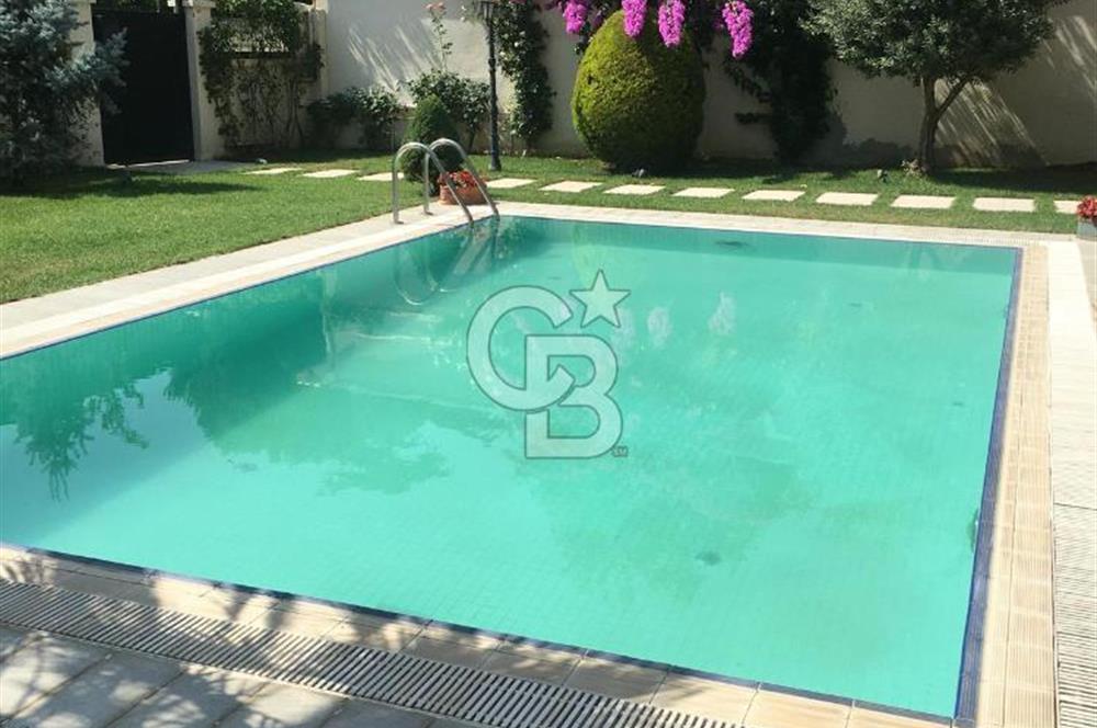 DRAGOS'TA DENİZ MANZARALI 500 M2 HAVUZLU,BAHÇELİ 8+2 VİLLA