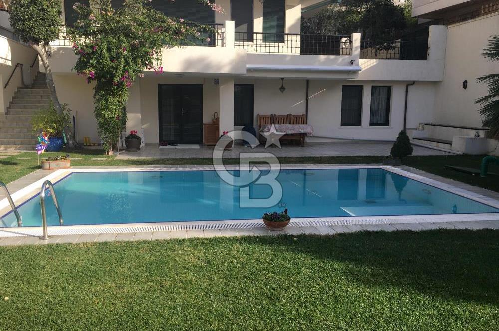 DRAGOS'TA DENİZ MANZARALI 500 M2 HAVUZLU,BAHÇELİ 8+2 VİLLA