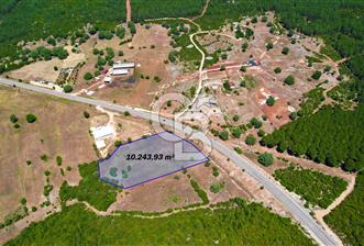 ANTALYA KAŞ SARILARDA D-400 KARA YOLU KENARINDA SATILIK TARLA