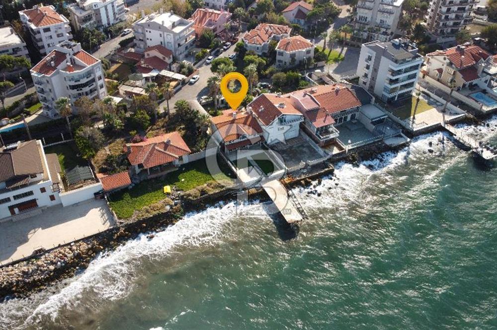 GÜZELBAHÇE SİTELERDE, DENİZE SIFIR TAŞ VİLLA