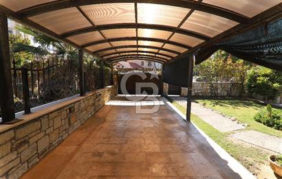 GÜZELBAHÇE SİTELERDE, DENİZE SIFIR TAŞ VİLLA