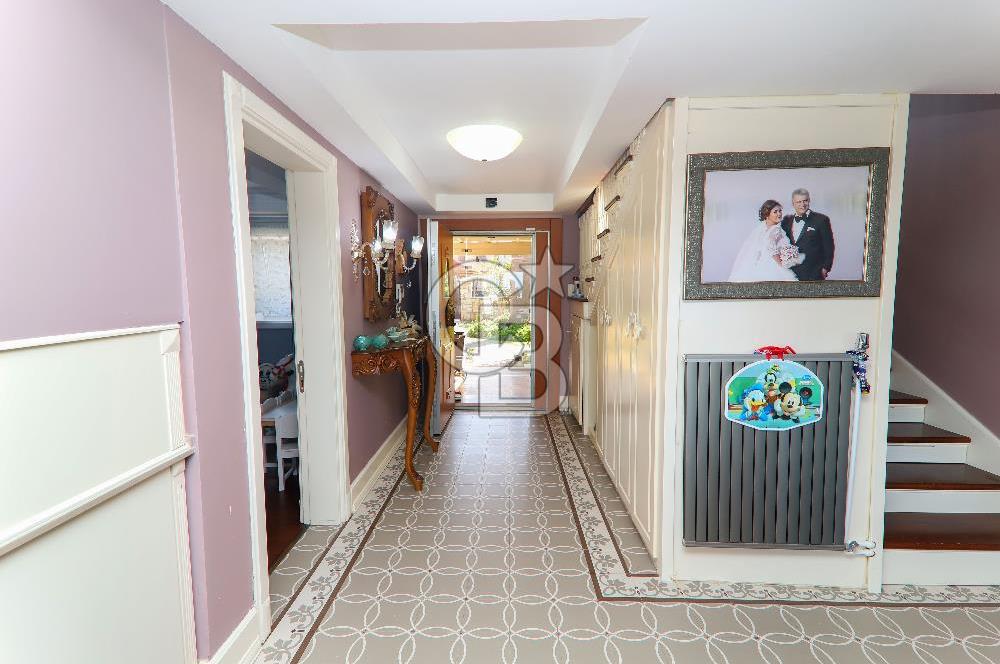 GÜZELBAHÇE SİTELERDE, DENİZE SIFIR TAŞ VİLLA