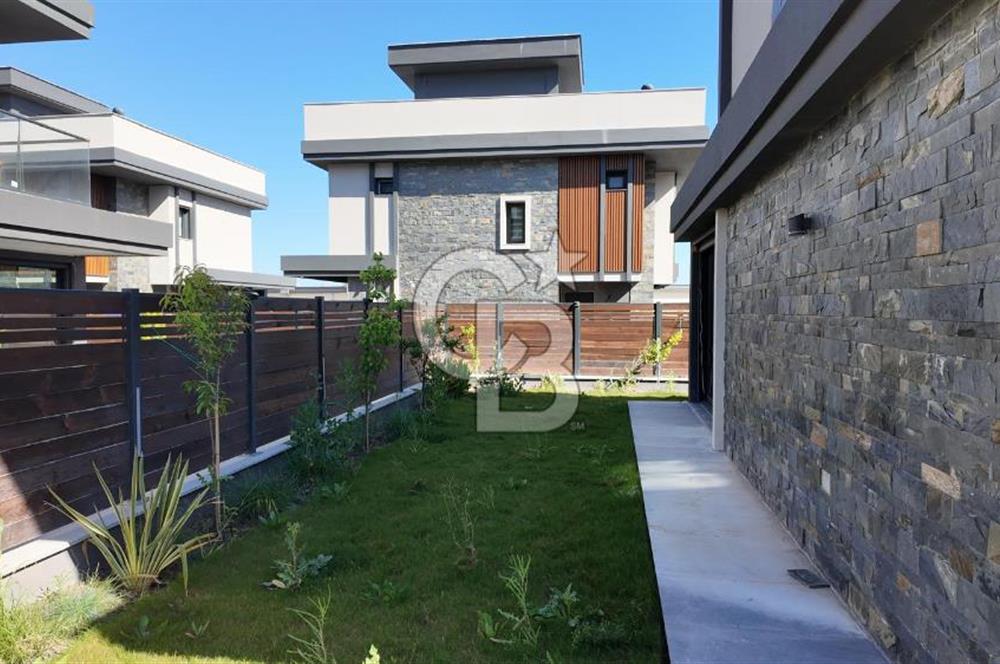 Ramsa Port Çandarlı'da Deniz Manzaralı Satılık 4+1 Eşyalı Villa