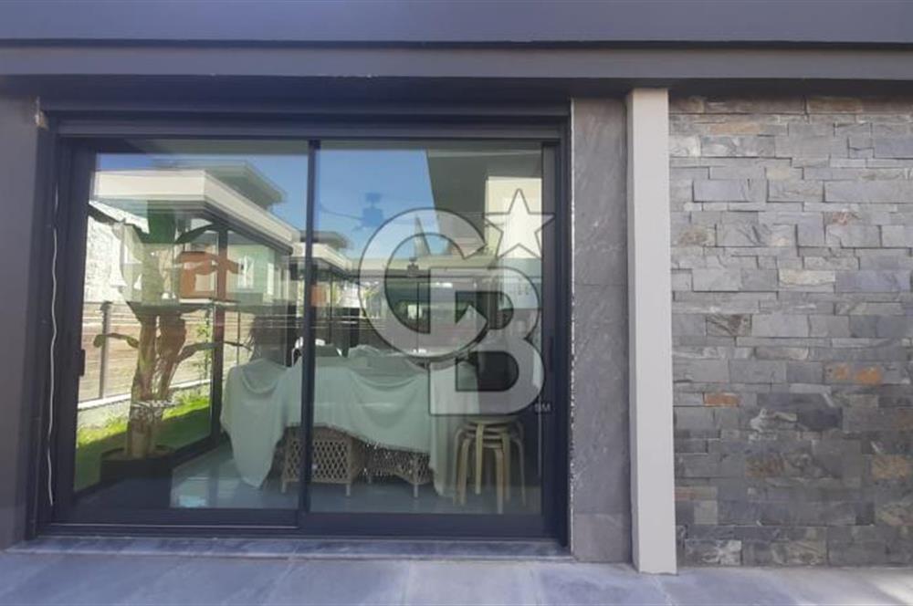 Ramsa Port Çandarlı'da Deniz Manzaralı Satılık 4+1 Eşyalı Villa