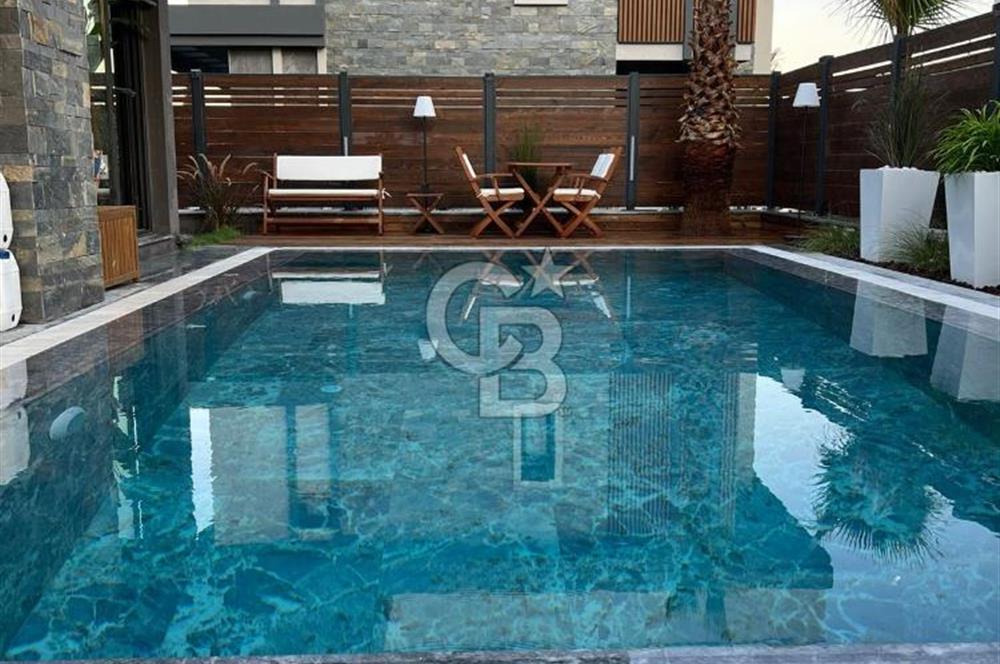 Ramsa Port Çandarlı'da Deniz Manzaralı Satılık 4+1 Eşyalı Villa