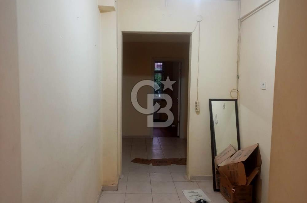 KADIKÖY RASİMPAŞA MAH. 1 KATTA 2 ODA 1 SALON BALKONLU AİLE APARTMANINDA