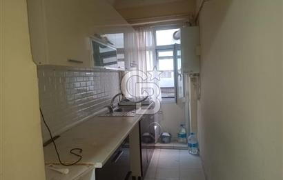 KADIKÖY RASİMPAŞA MAH. 1 KATTA 2 ODA 1 SALON BALKONLU AİLE APARTMANINDA