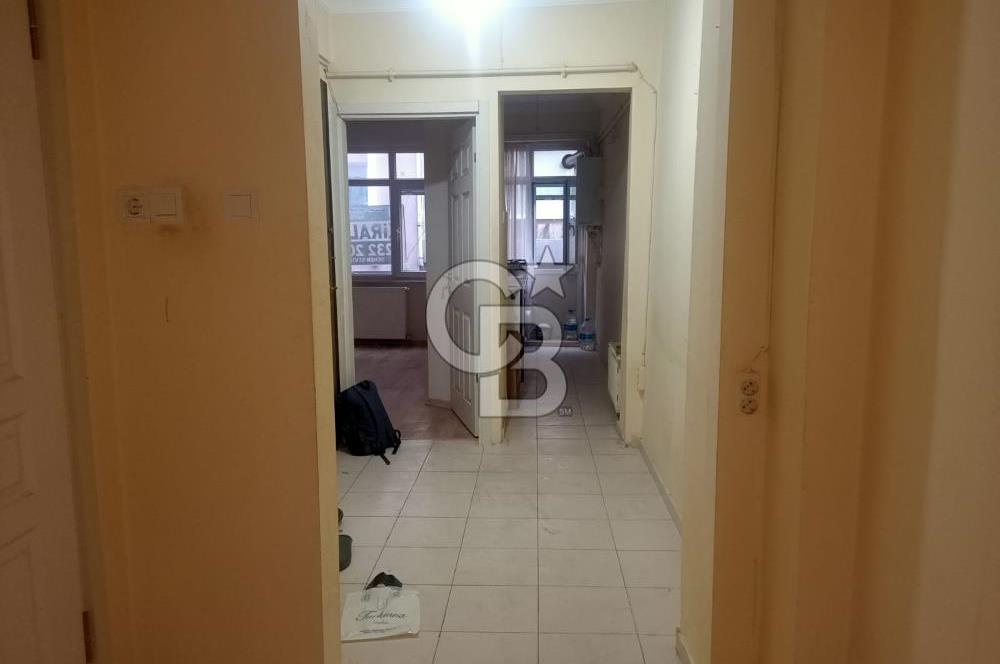 KADIKÖY RASİMPAŞA MAH. 1 KATTA 2 ODA 1 SALON BALKONLU AİLE APARTMANINDA
