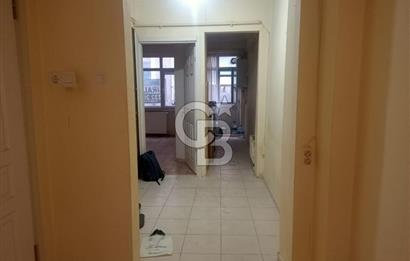 KADIKÖY RASİMPAŞA MAH. 1 KATTA 2 ODA 1 SALON BALKONLU AİLE APARTMANINDA