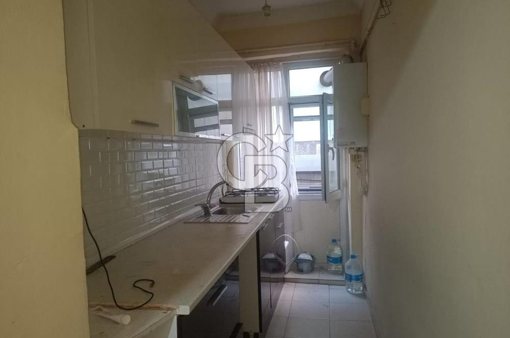 KADIKÖY RASİMPAŞA MAH. 1 KATTA 2 ODA 1 SALON BALKONLU AİLE APARTMANINDA