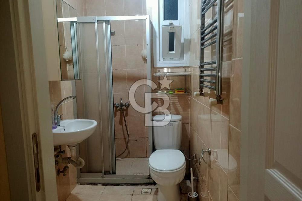 KADIKÖY RASİMPAŞA MAH. 1 KATTA 2 ODA 1 SALON BALKONLU AİLE APARTMANINDA