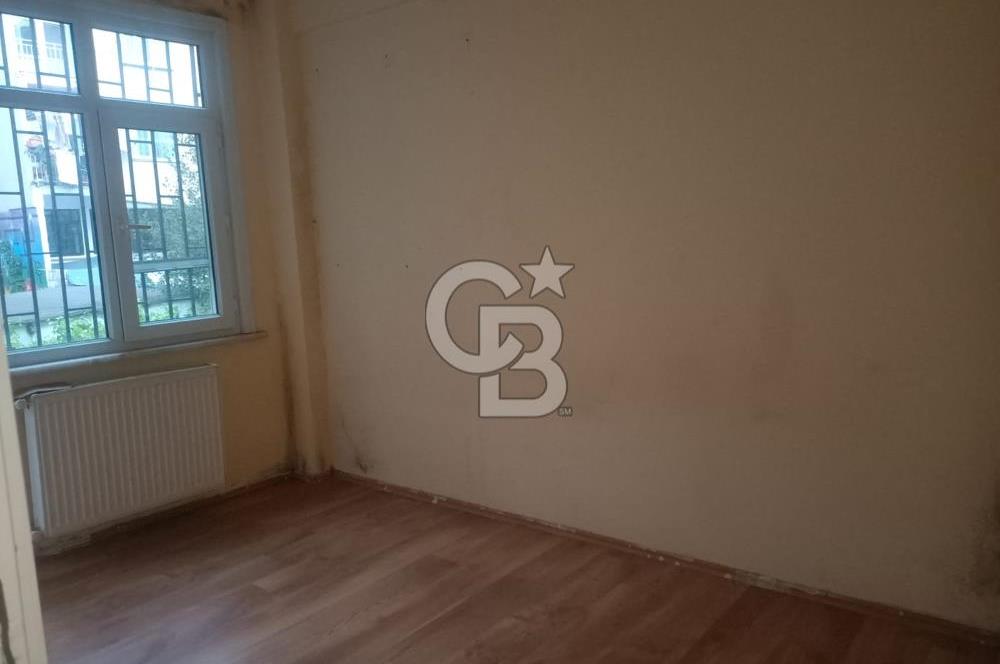 KADIKÖY RASİMPAŞA MAH. 1 KATTA 2 ODA 1 SALON BALKONLU AİLE APARTMANINDA