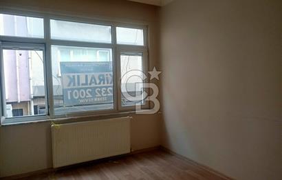 KADIKÖY RASİMPAŞA MAH. 1 KATTA 2 ODA 1 SALON BALKONLU AİLE APARTMANINDA