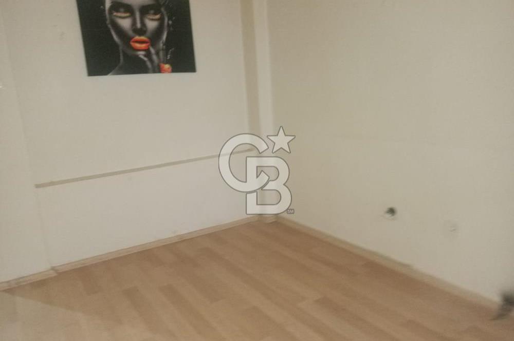 KADIKÖY RASİMPAŞA MAH. 1 KATTA 2 ODA 1 SALON BALKONLU AİLE APARTMANINDA