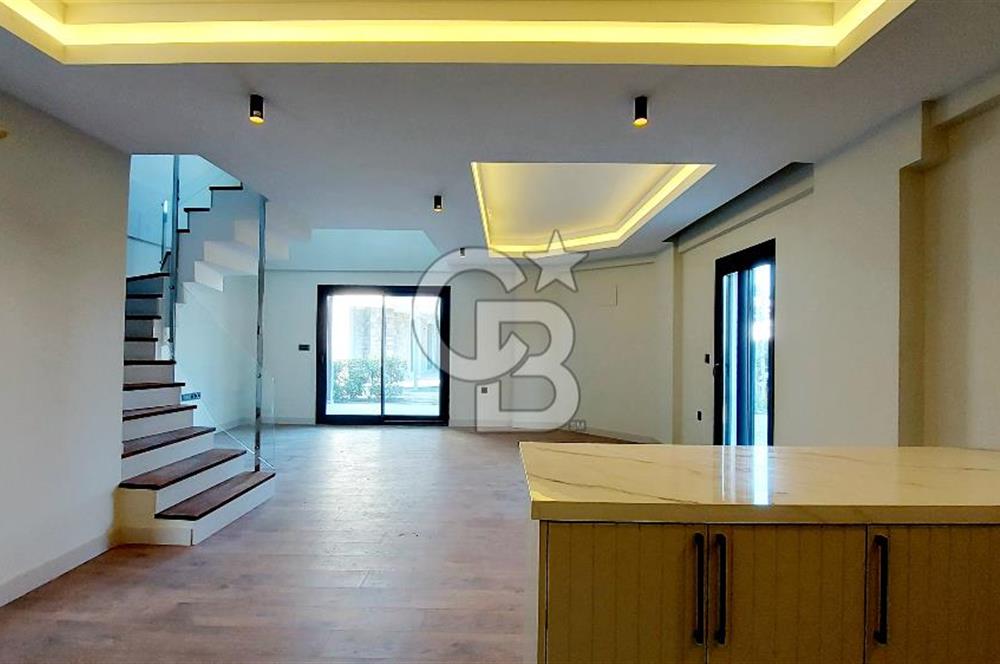 URLA' DA HAVUZLU 4+1 SATILIK VİLLA