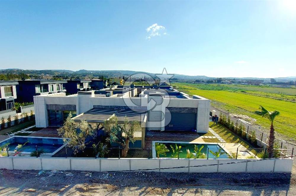URLA' DA HAVUZLU 4+1 SATILIK VİLLA