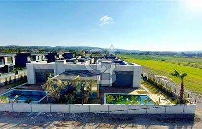URLA' DA HAVUZLU 4+1 SATILIK VİLLA