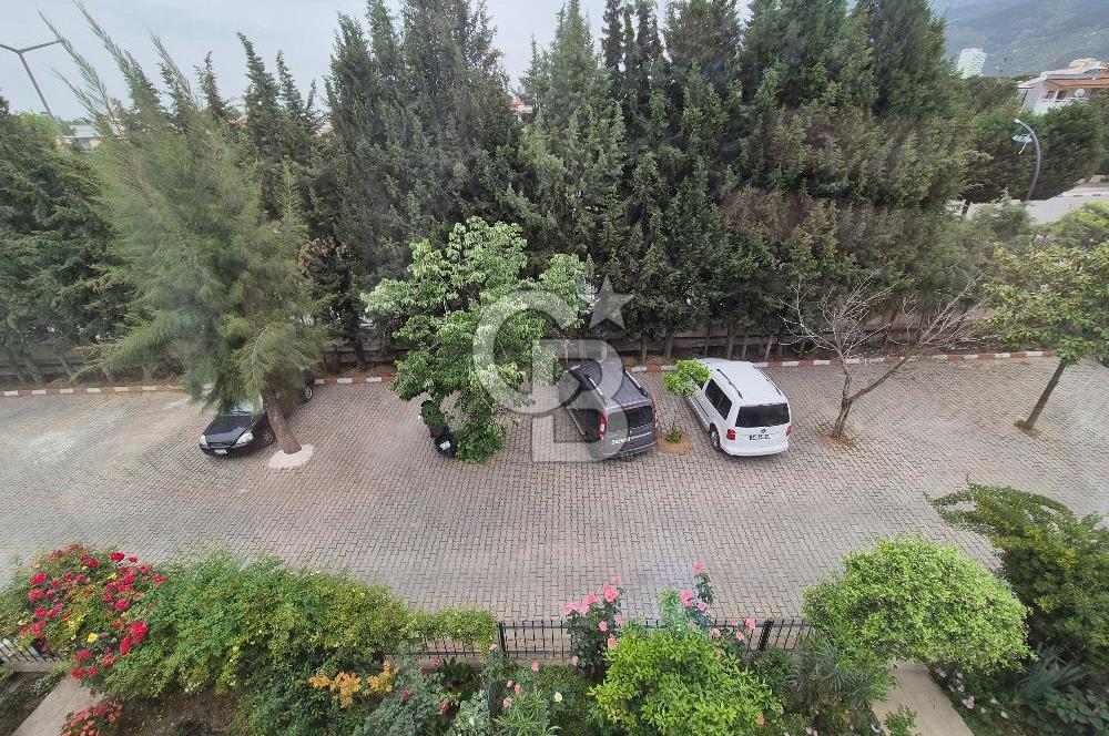 GÜZELYURT'TA SİTE İÇERİSİNDE BAHÇELİ TERASLI SATILIK TRİPLEKS